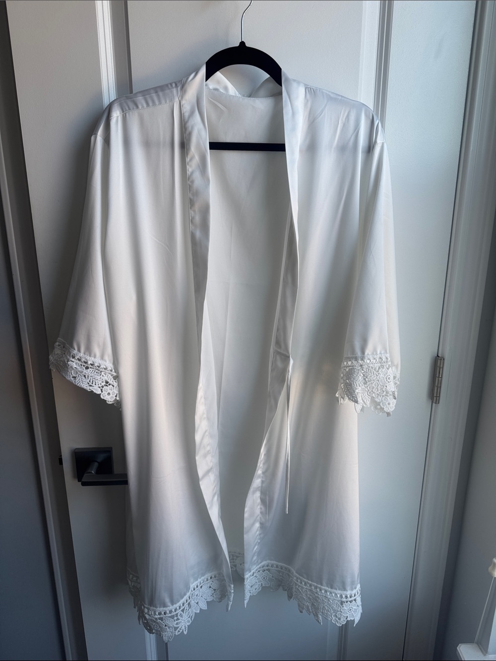 Women's White Lace-Trim Satin Robe